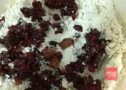Illustration of how to make cranberry cookies 8