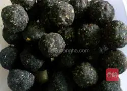 Illustration of how to make black sesame mooncakes 8