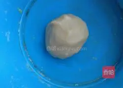 Illustration of how to make five-nut mooncakes 4