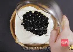 Illustration of how to make thick pearl milk tea toast 11