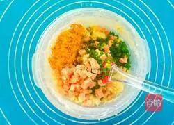 Illustration of how to make chives, ham and meat floss saltine crackers 6