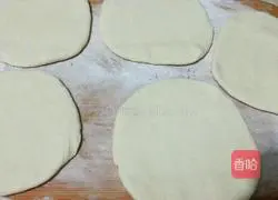 Illustration of how to make stuffed purple potato buns 12