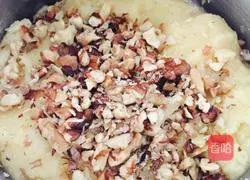 Walnuts Illustration of how to make crispy cake 3