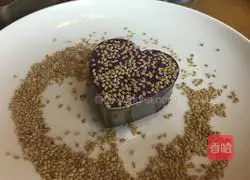 Illustration of how to make baked purple potato cake 6