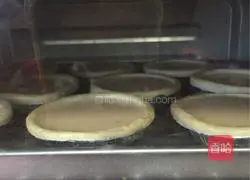 Illustration of how to make original whole egg tart 8