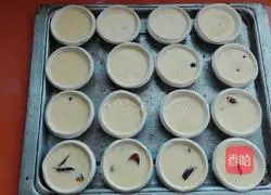 Illustration of how to make raisin, candied dates and black currant egg tarts 9