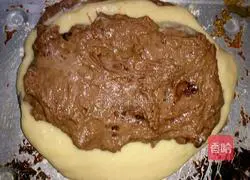 Illustration of how to make Haakon pie (traditional iron plate version of Haakon cake) 8