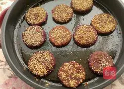 Illustration of how to make purple sweet potato and sesame cake 10