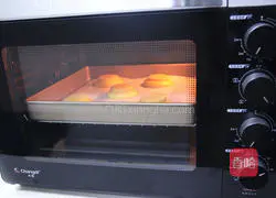 Illustration of how to make ice cream puffs 16