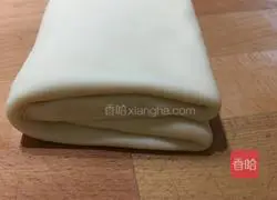 Illustration of how to make egg tart crust 8