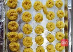 Illustration of how to make coconut cookies 8