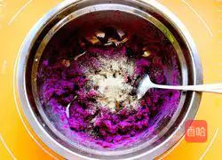 Illustration of how to make purple sweet potato rolls 5