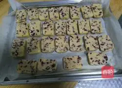 Illustration of how to make cranberry cookies 12