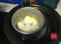 Illustration of how to make yogurt cheese 2