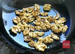 Illustration of how to make tiger skin walnut tofu 4 