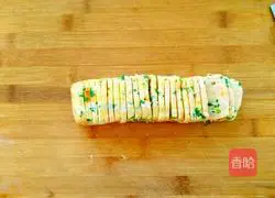 Illustration of how to make chives, ham and meat floss saltine crackers 8