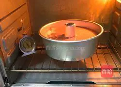 Illustration of how to make oil-free cocoa chiffon cake 20