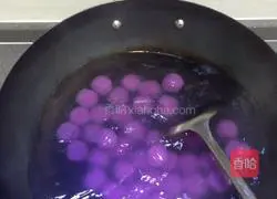 Illustration of how to make purple potato and bean paste dumplings 12