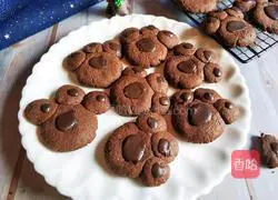 Illustration of how to make bear paw biscuits 1