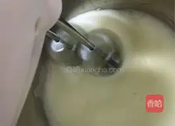 Illustration of how to make a small 6-inch lemon cake base 9