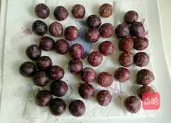 Illustration of how to make purple sweet potato balls 17