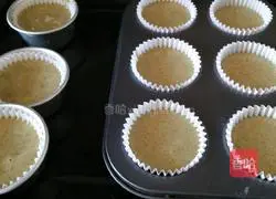 Illustration of how to make matcha cupcakes 10