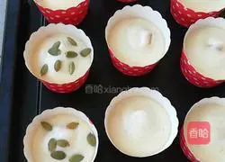 Illustration of how to make meat floss cake 13