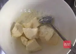 Illustration of how to make honey bean cheese pie 7