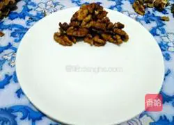 Illustration of how to make walnut kernels 2
