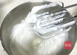 Illustration of how to make oil-free cocoa chiffon cake 14