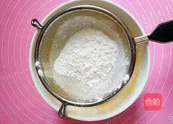 Egg yolk Illustration of how to make small soufflés 7