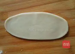 Thousand-layer puff pastry bean paste roll recipe 8