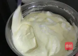 Illustration of how to make chiffon cake 8
