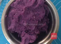 Illustration of how to make golden purple potato rolls 1