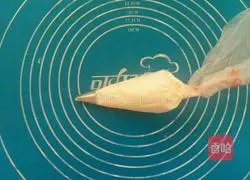 Illustration of how to make New Zealand cheese cubes 19