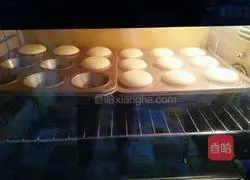 Illustration of how to make small cup cakes 7