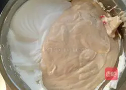 Illustration of how to make cocoa-flavored chiffon cake 17