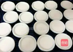 Illustration of how to make butter whole egg tarts 8