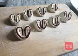 Illustration of how to make love bean paste buns 15