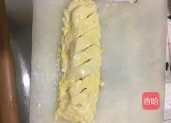 Illustration of how to make puff pastry yellow peach pie 14