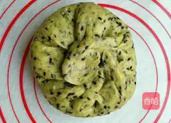 Illustration of how to make chive soda crackers 7