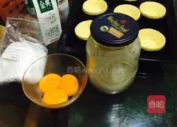 Illustration of how to make mellow egg tarts 1