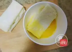 Illustration of how to make banana toast pie 4