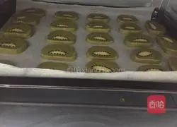 Illustration of how to make kiwi biscuits 11