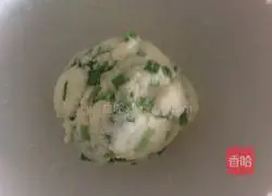 Illustration of how to make onion crispy soda crackers 2