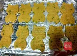 Illustration of how to make Little Bear Onion Soda Biscuits 8