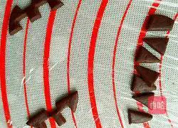 Illustration of how to make Halloween pumpkin cookies 8