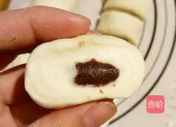 Illustration of how to make steamed buns with bean paste 12