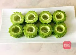 Illustration of how to make bitter melon stuffed with purple sweet potato 3