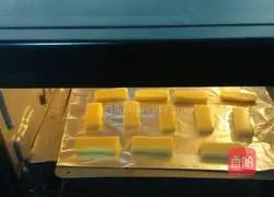 Illustration of how to make crispy and fragrant biscuits 8